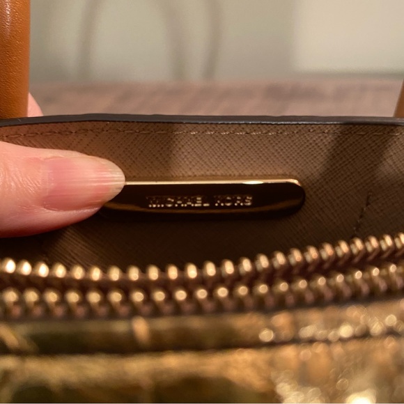 Michael Kors Crossbody Mercer Small Brown Gold Logo - Picture 6 of 16